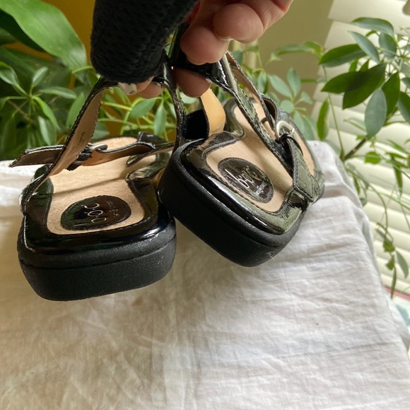 Born Concepts Black Patent Leather Flip Flops with Ankle Strap - Picture 6 of 7